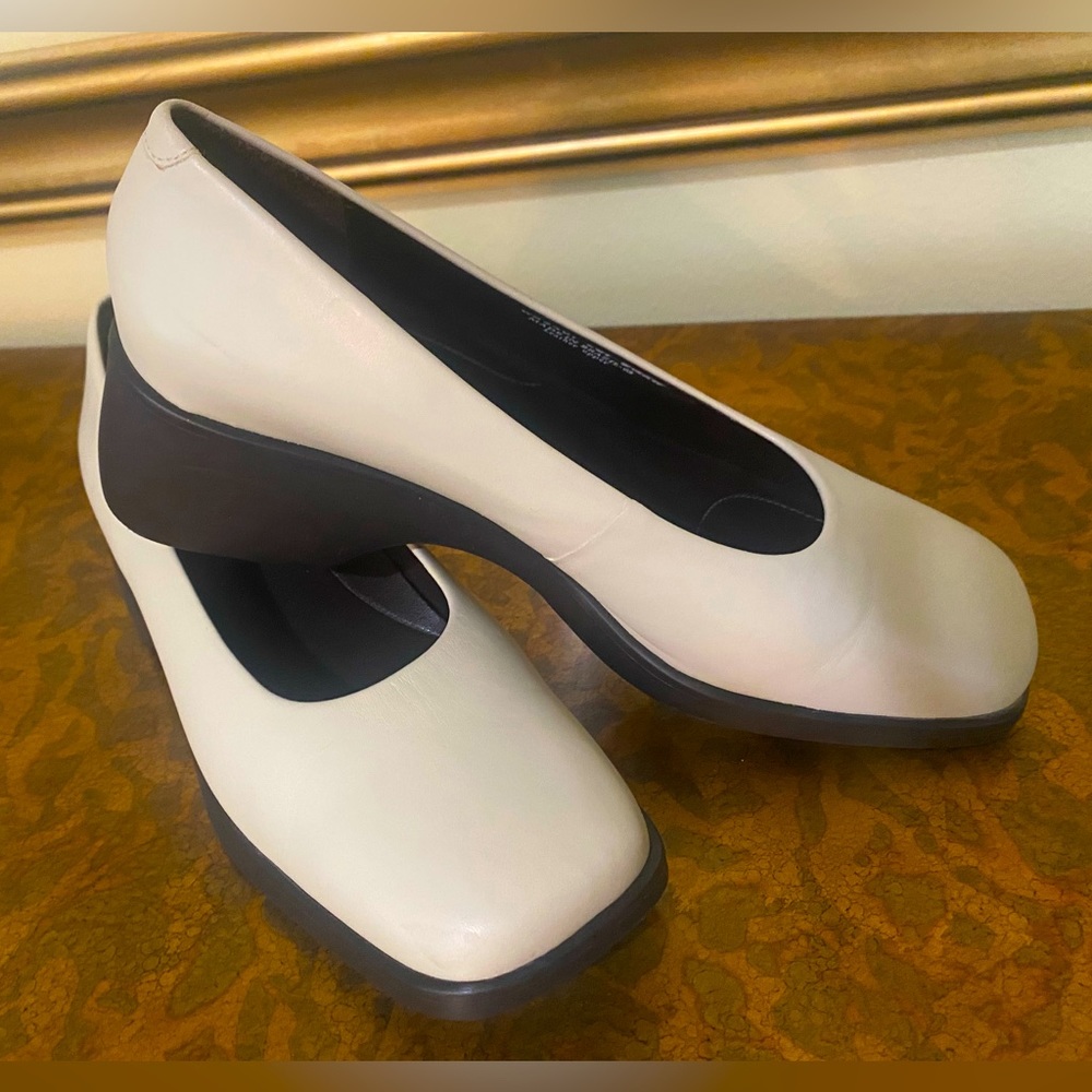 Rockport off white women’s loafer shoes sz 9.5 xw